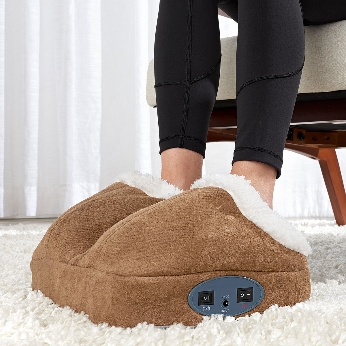 Warming foot massager in Tan