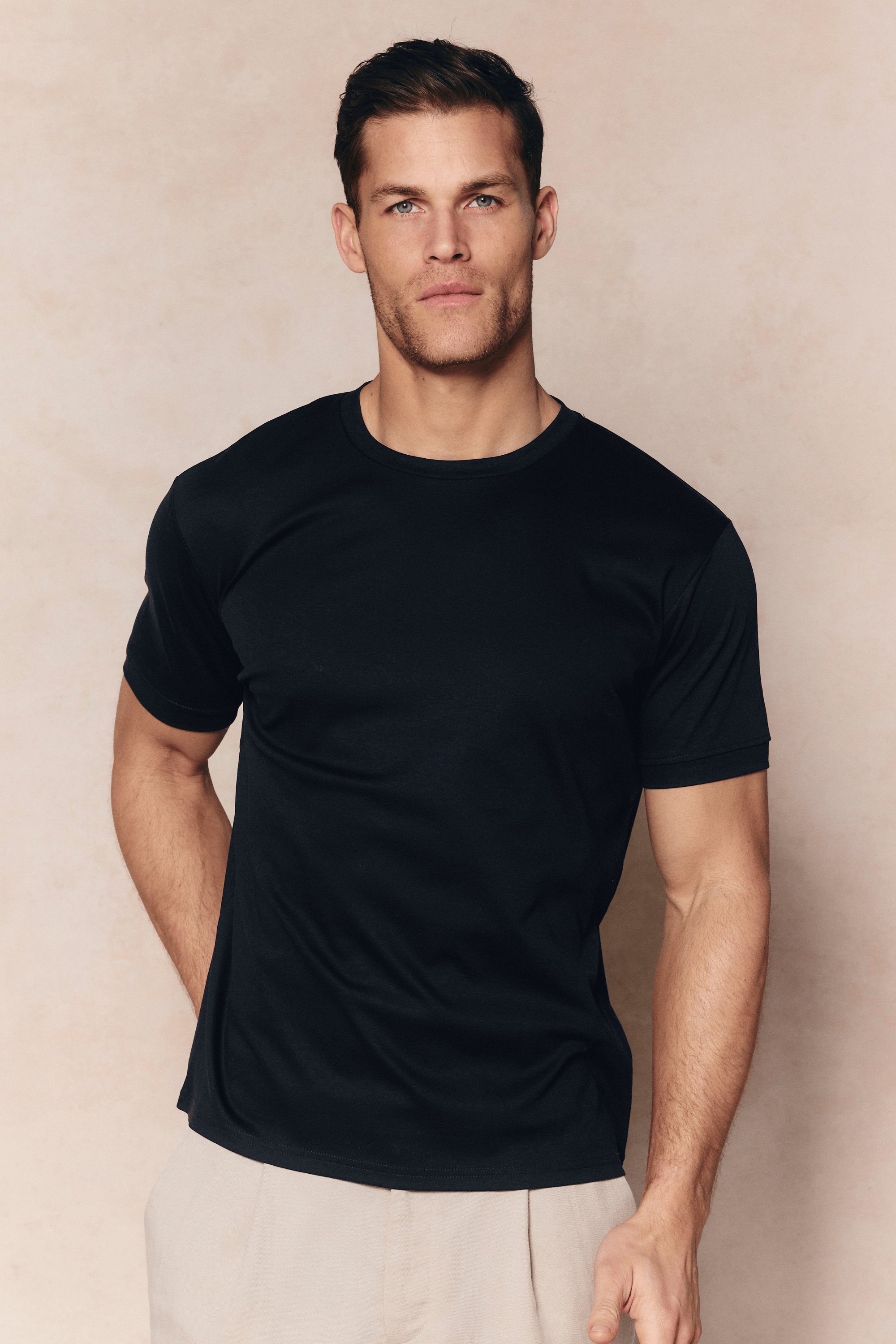 Luxe mercerised cotton t-shirt in black, side view