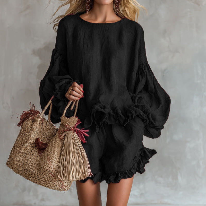 Chic Casual | Plus Size Women's Outfit with Lantern Sleeves & Shorts | Relaxed Fit for Everyday Comfort