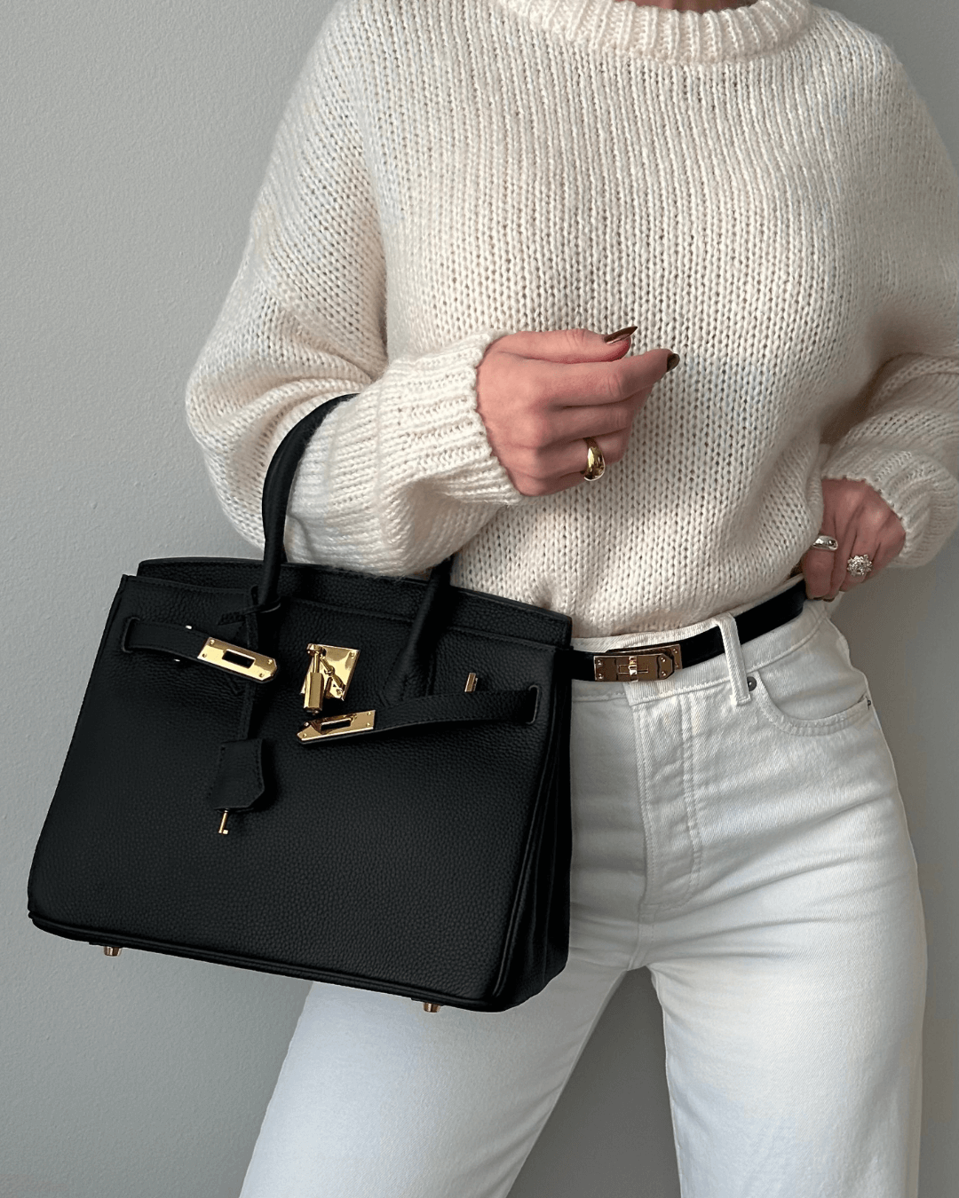 ElegantStyle | Women's Handbag with Textured Design & Secure Closure | Stylish Accessory for Everyday Use