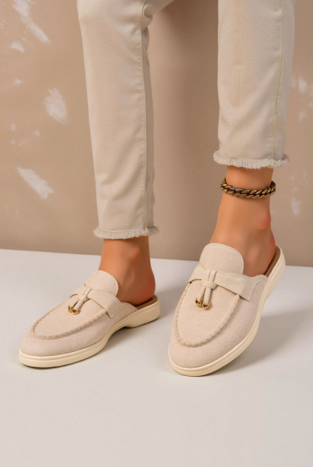 Flat Sandals Women with Solid Toe & Sequins