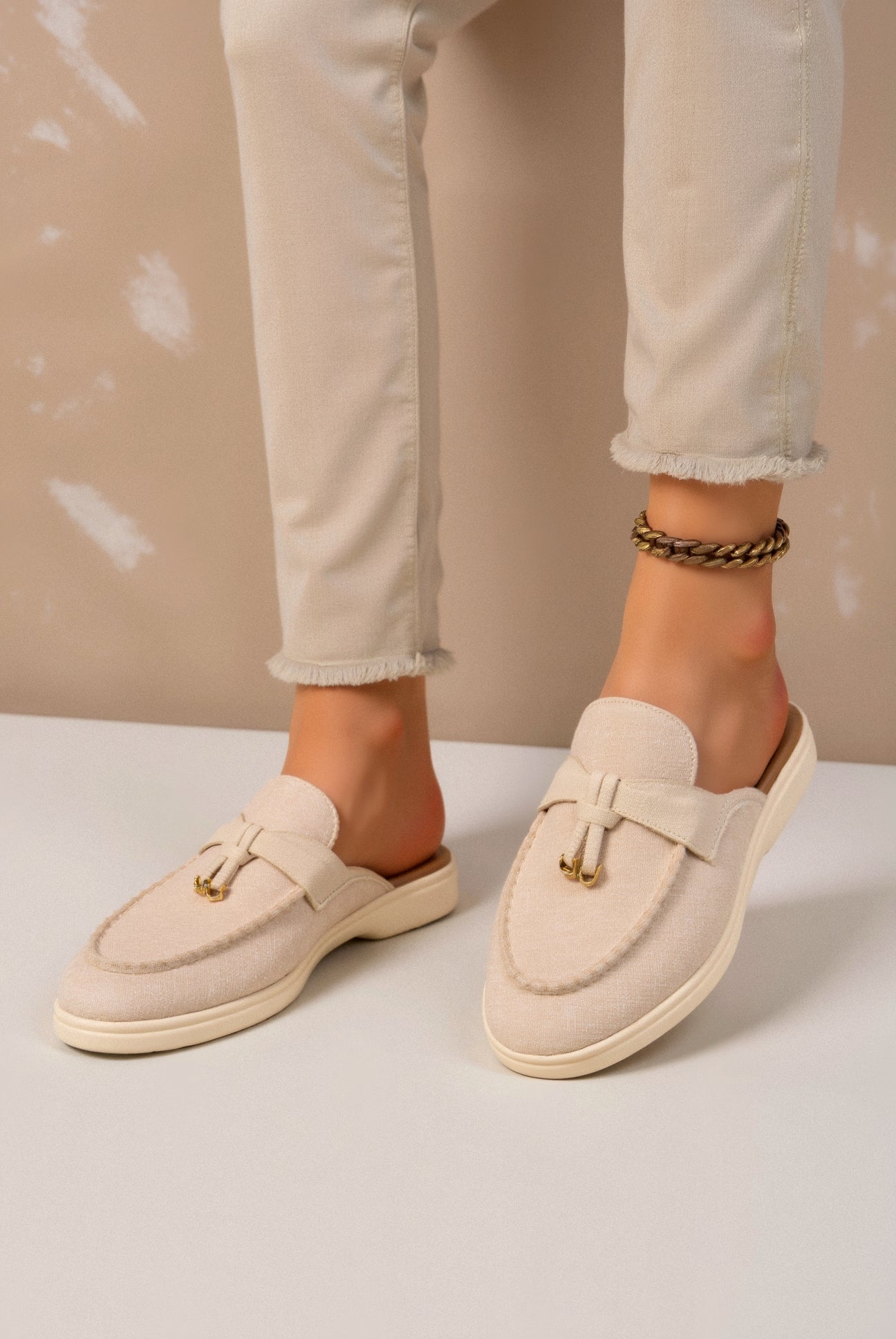 Flat Sandals Women with Solid Toe & Sequins