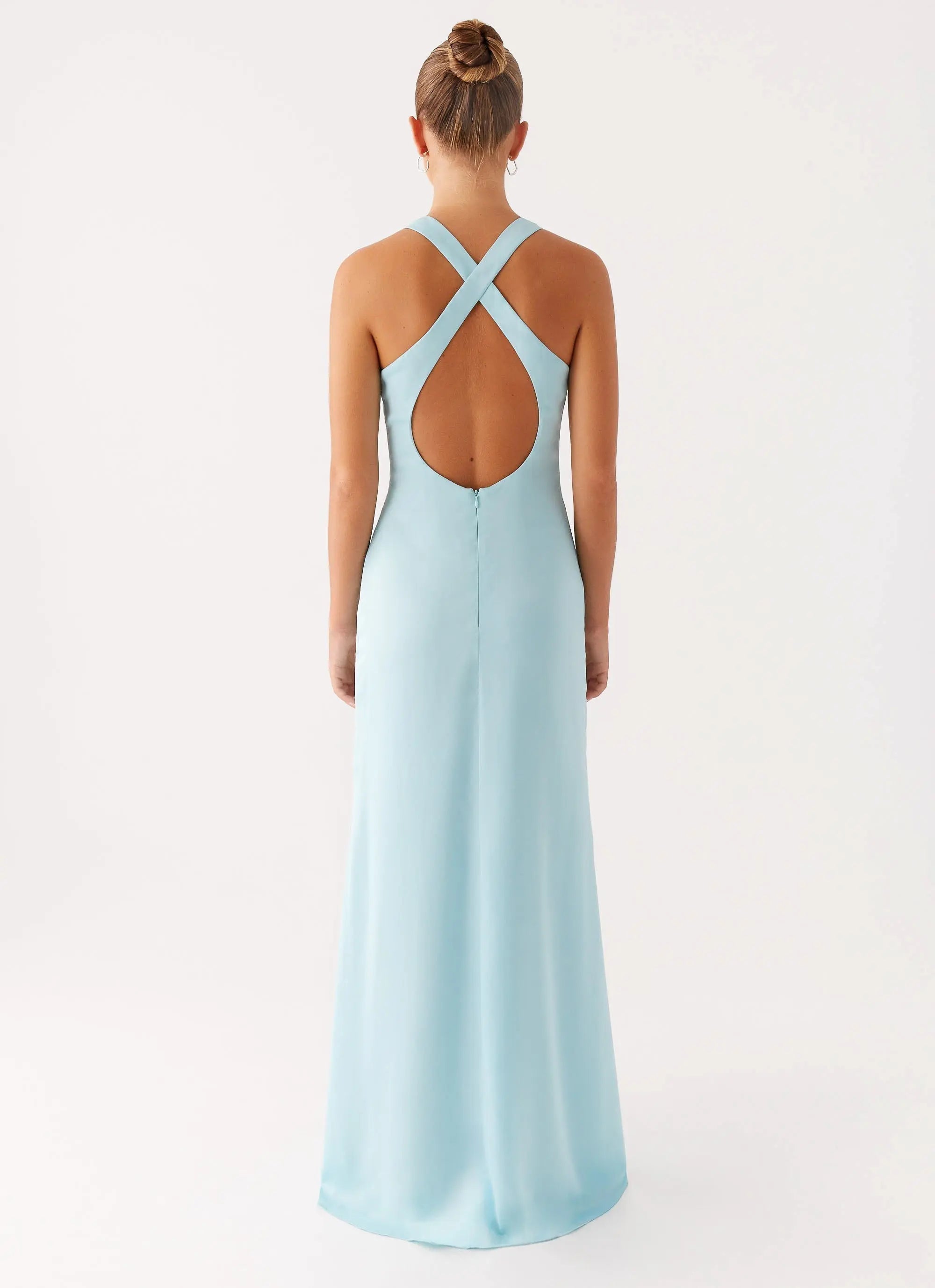 Women's Elegant Halterneck Maxi Dress with Ruched Detailing for Timeless Sophistication - Women's | Halter neckline — fl 3