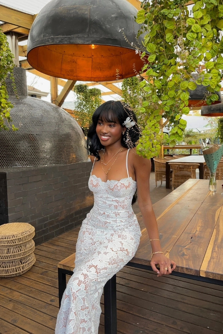 Elegant Lace Maxi Dress with Adjustable Straps | Flattering Fit for Summer Parties