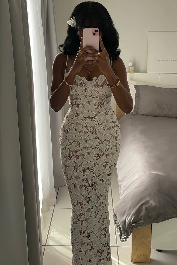 Elegant Lace Maxi Dress with Adjustable Straps | Flattering Fit for Summer Parties
