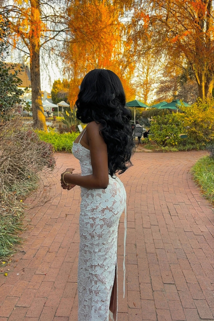 Elegant Lace Maxi Dress with Adjustable Straps | Flattering Fit for Summer Parties