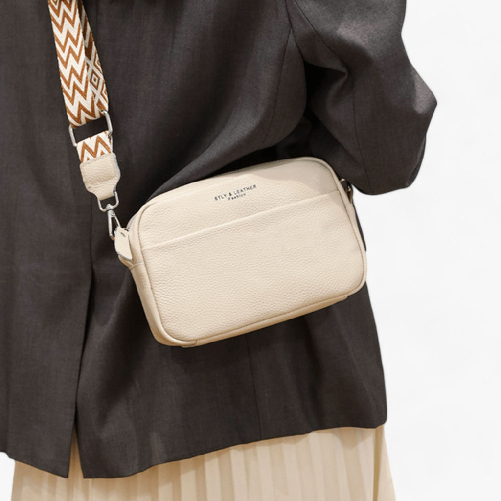 Elegant Leather Crossbody Bag with Adjustable Strap | Stylish Purse for Hands-Free Convenience