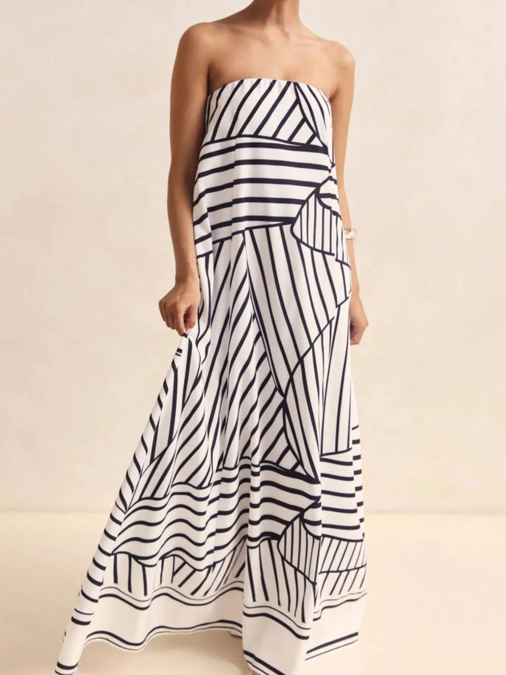 Elegant Maxi Dress | Smocked Tube Design with Zipper Closure for Comfort