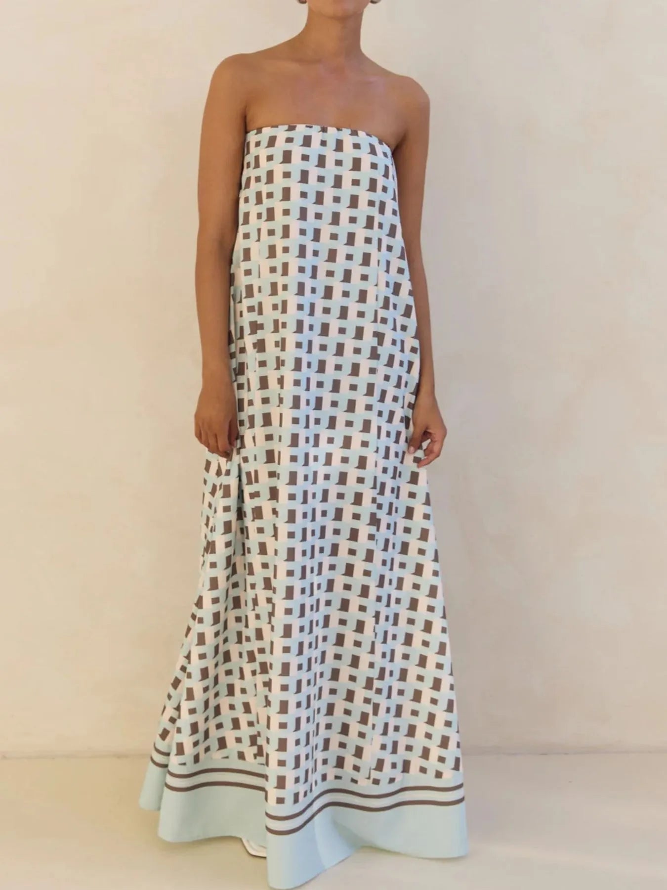 Elegant Maxi Dress | Smocked Tube Design with Zipper Closure for Comfort