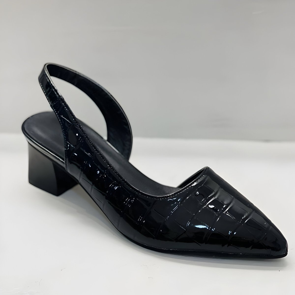 Elegant Orthopedic Shoes with Cushioned Insole for All-Day Comfort