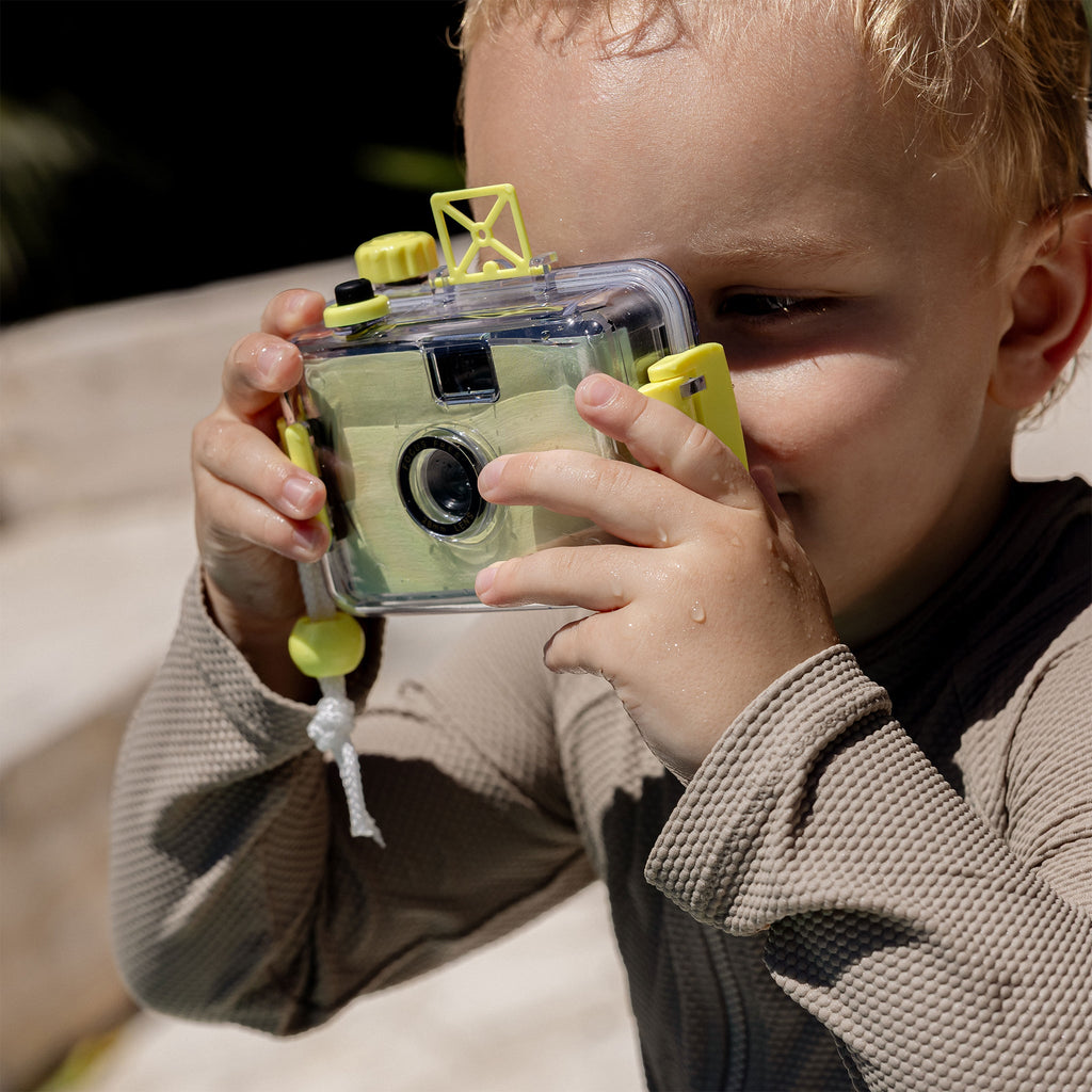 Retro Waterproof Camera with Detachable Casing | Capture Stunning Underwater Moments