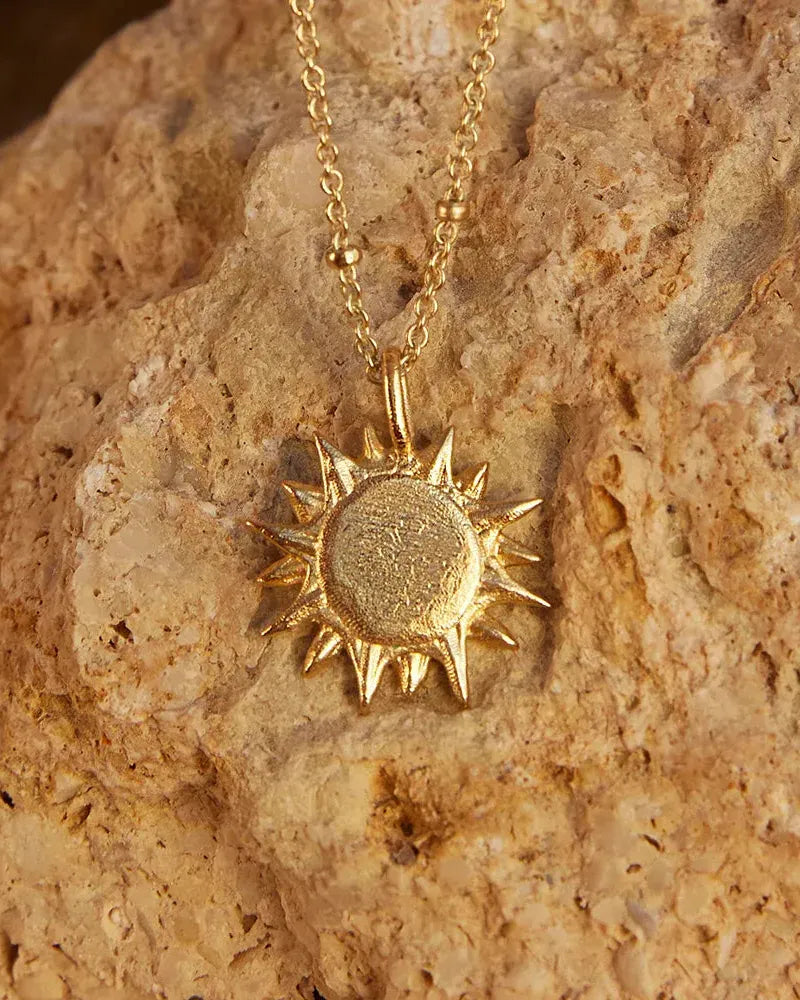 Solea Collection | Gold Necklace with Sun-Inspired Design | Elegant Accessory for Daily Inspiration
