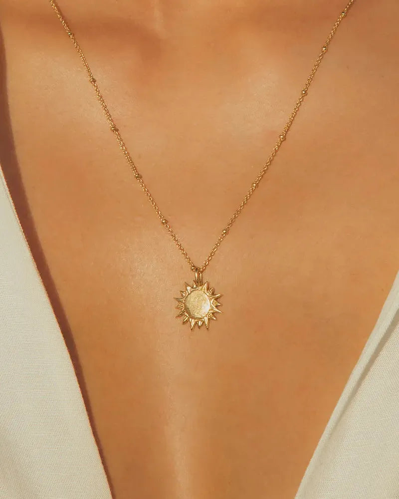 Solea Collection | Gold Necklace with Sun-Inspired Design | Elegant Accessory for Daily Inspiration