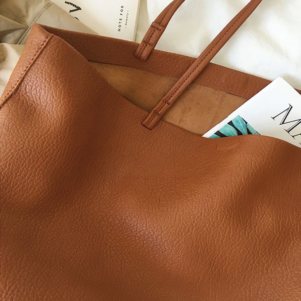 Urban Chic | Large Tote Bag with Scratch-Resistant Design | Stylish Carryall for Daily Use