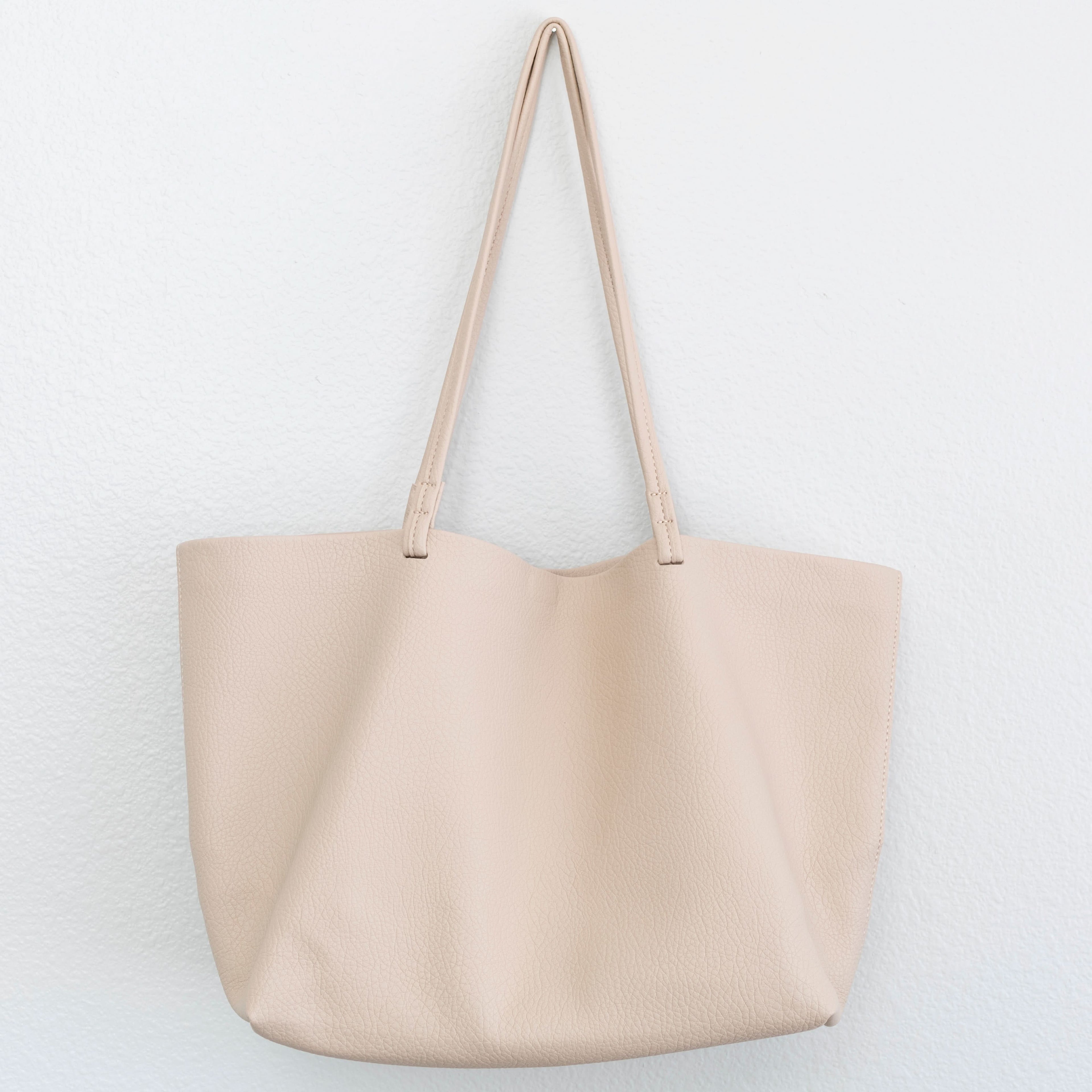 Urban Chic | Large Tote Bag with Scratch-Resistant Design | Stylish Carryall for Daily Use