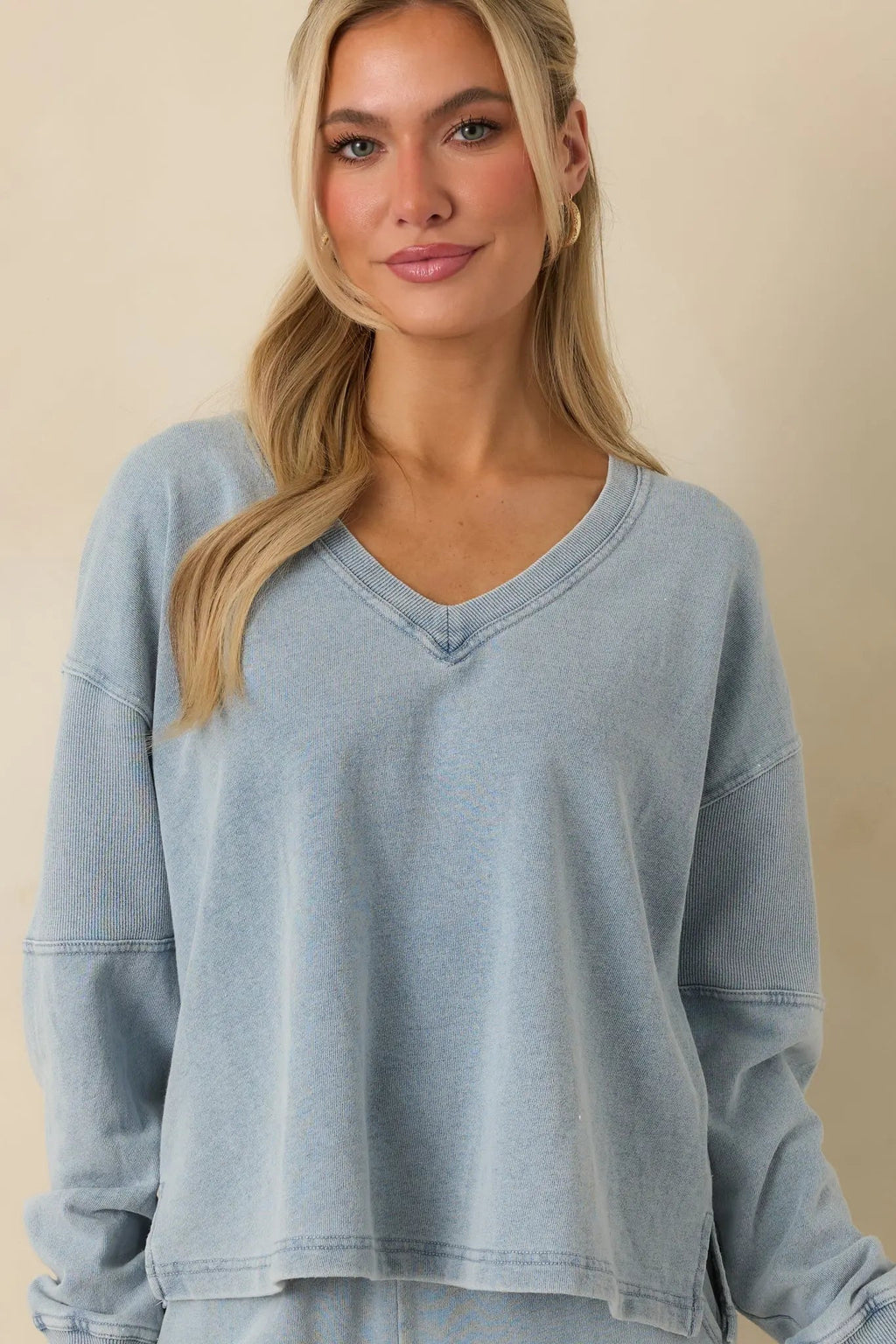 Women's Z Supply Ocean Air Indigo Delphine Knit Denim V-neck Sweatshirt | 85% Cotton & 15% Polyester 1