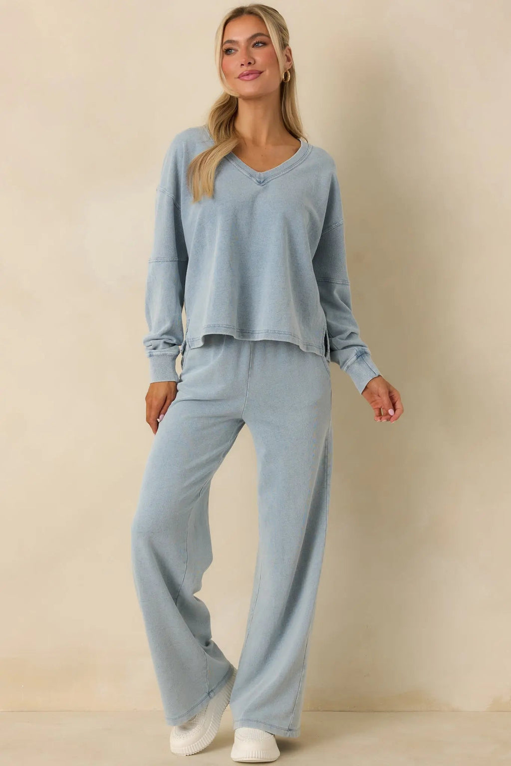 Women's Z Supply Ocean Air Indigo Delphine Knit Denim V-neck Sweatshirt | 85% Cotton & 15% Polyester 4