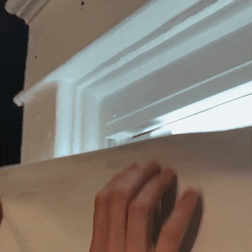 Blackout curtain blocking light gap