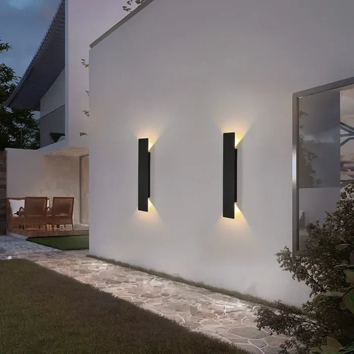 Outdoor wall lamp up and down light effect